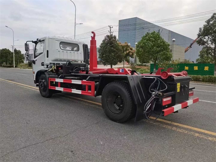 东风勾臂垃圾车（7方）（套臂）