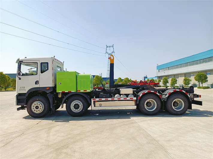 东风华神纯电动勾臂垃圾车