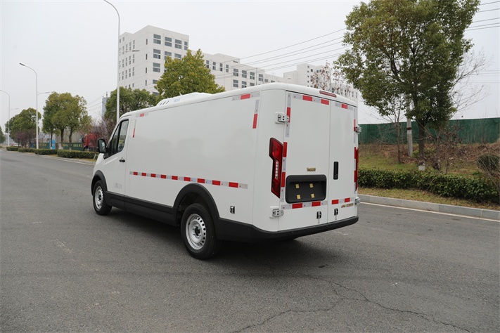 江淮万宝路电动面包冷藏车