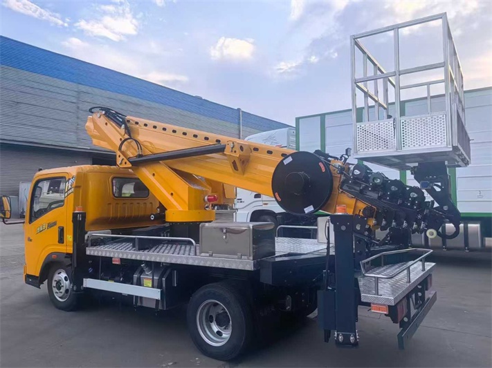 重汽豪沃31米蓝牌高空作业车