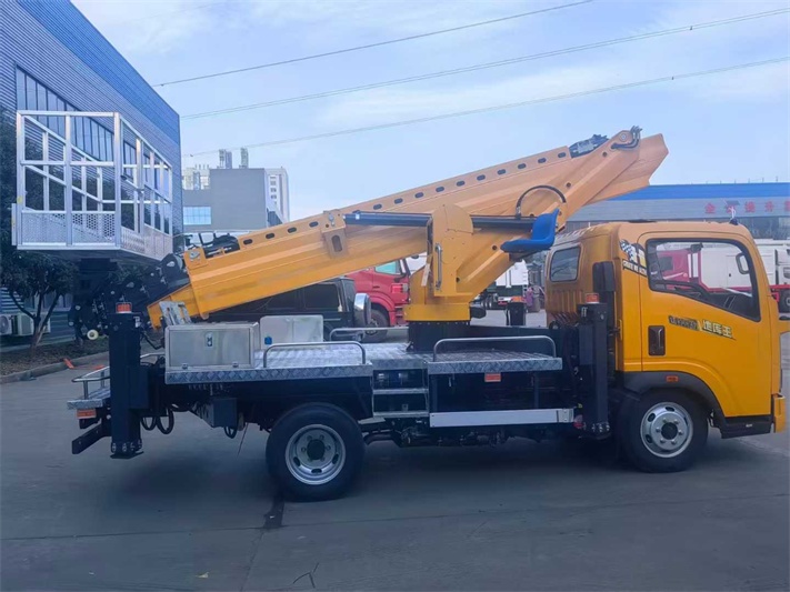 重汽豪沃31米蓝牌高空作业车