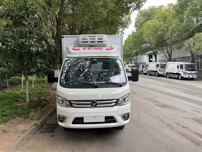 福田3米7小型冷藏车