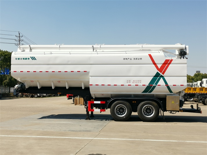 两轴半挂散装饲料运输车