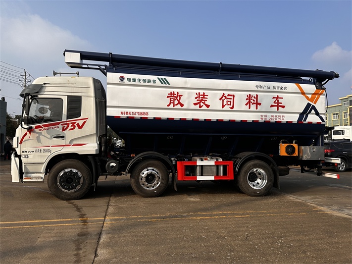 东风小三轴散装饲料运输车