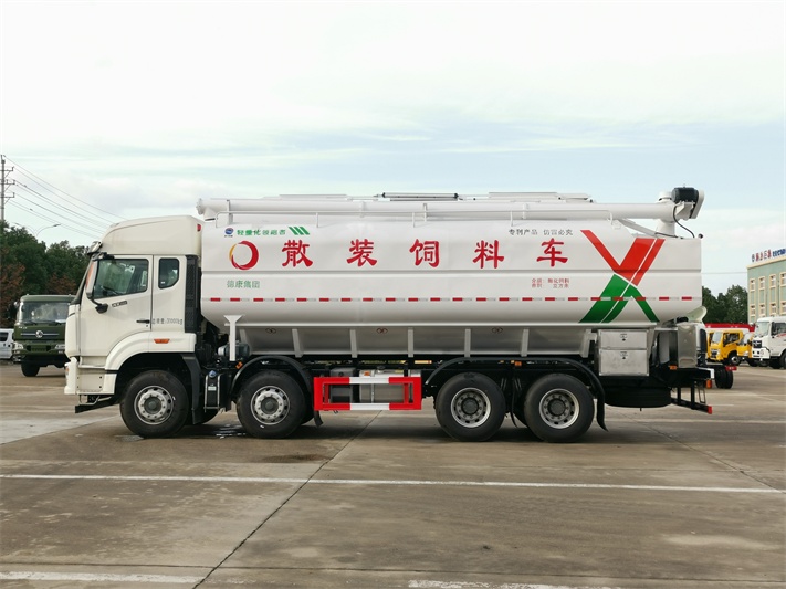 重汽短四轴44方散装饲料运输车