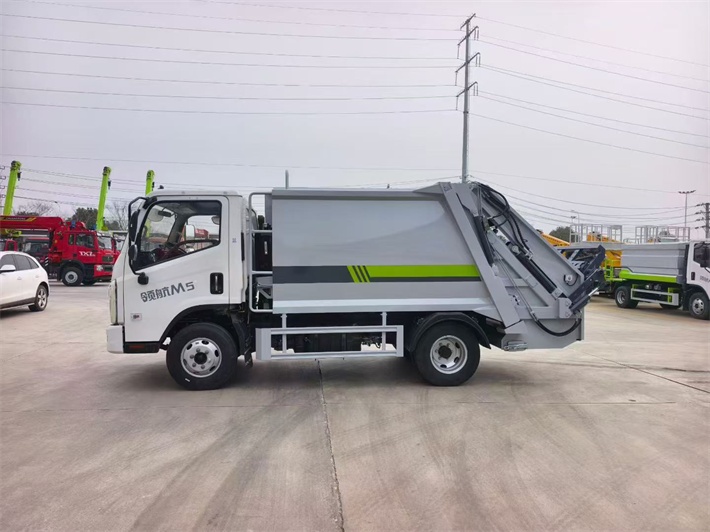 福田领航6方蓝牌压缩垃圾车