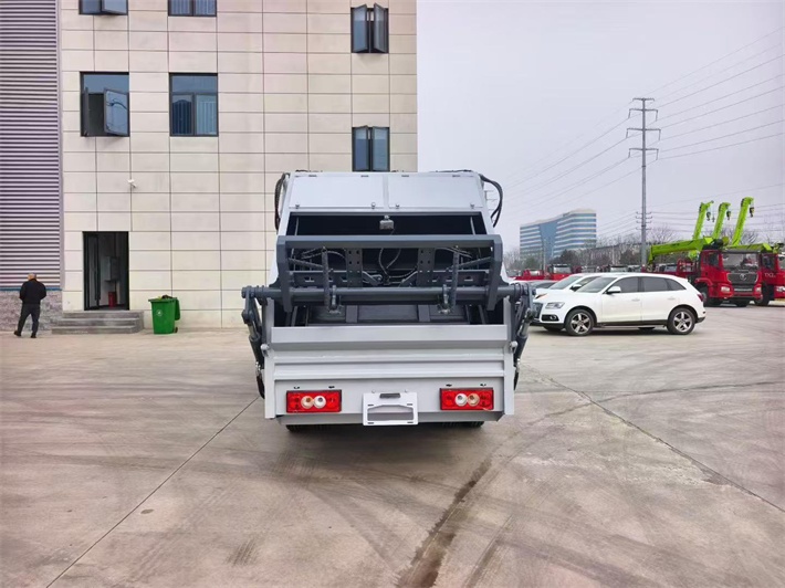 福田领航6方蓝牌压缩垃圾车