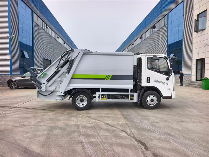 福田领航6方蓝牌压缩垃圾车