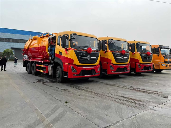 东风天龙清洗吸污车