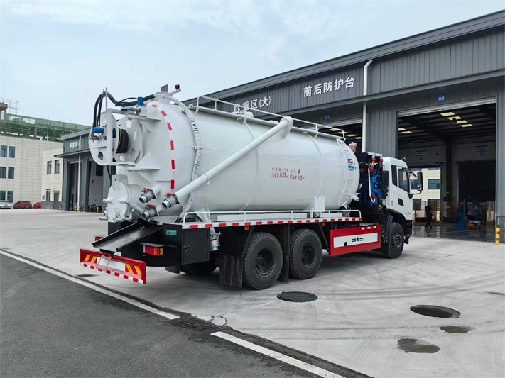 天锦后八轮清洗吸污车