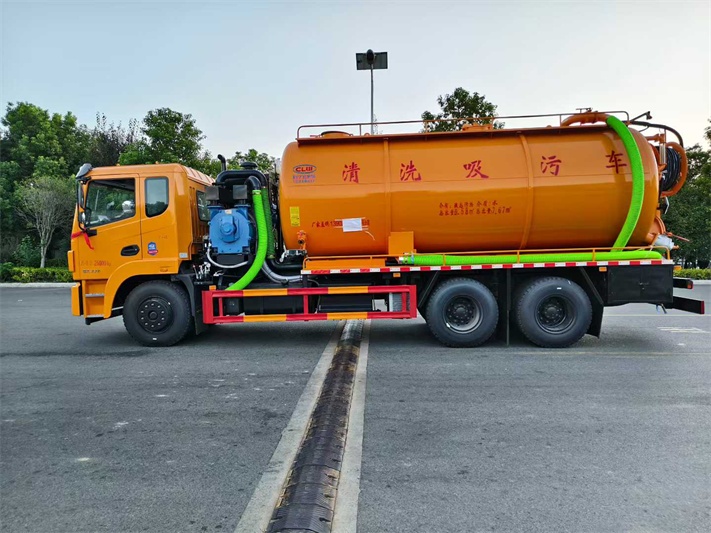 东风后八轮清洗吸污车