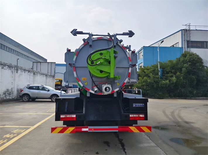 东风D9清洗吸污车