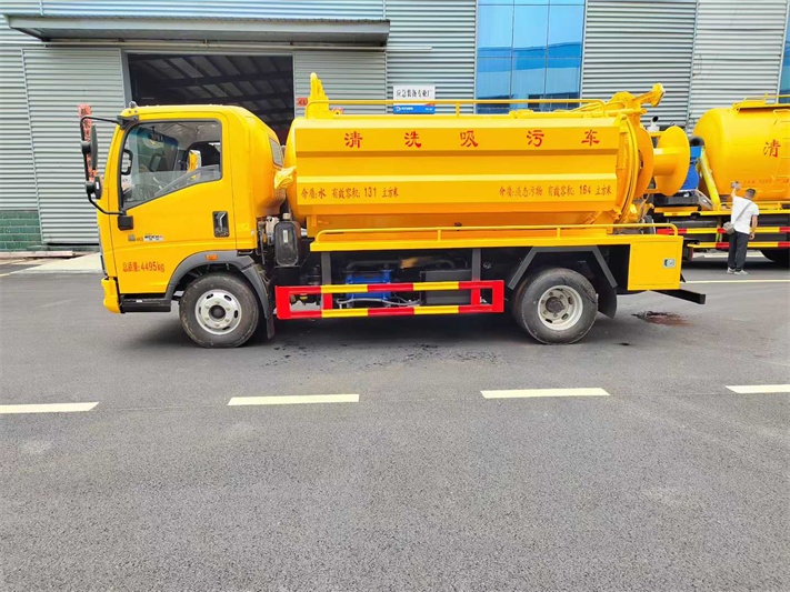豪沃蓝牌清洗吸污车