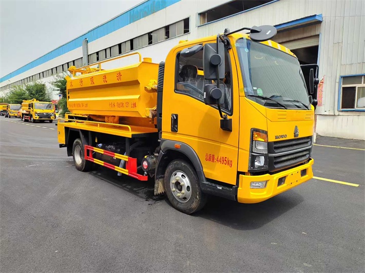 豪沃蓝牌清洗吸污车