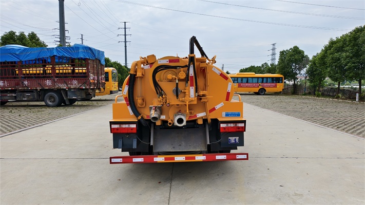 东风途逸蓝牌清洗吸污车